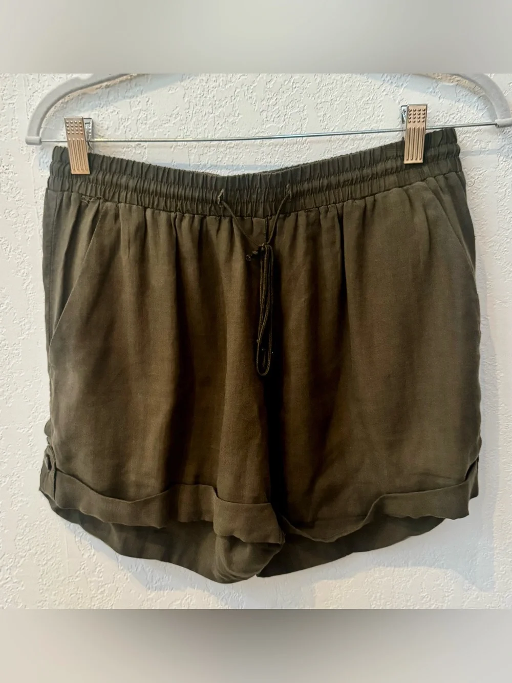 Current/Elliot olive green lounge roll woven short lightweight elastic waist